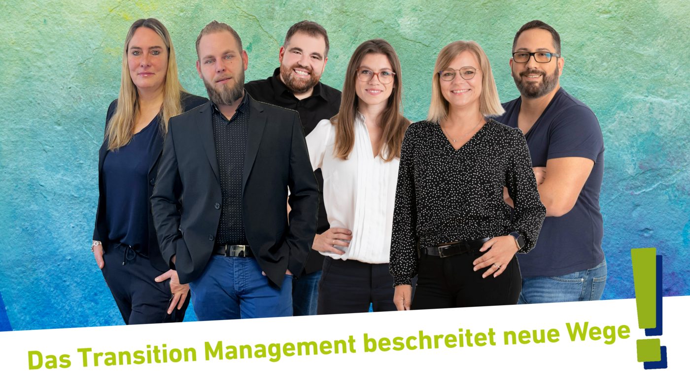 Hier stehen 5 Transition Manager mit Ihrer Führungskraft.